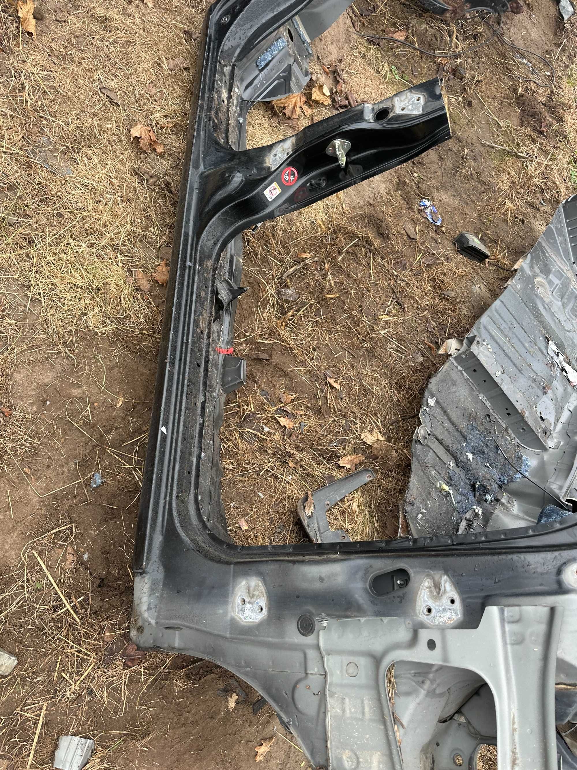 Isuzu D-Max II 12-19 Próg Cięty Prawy Bok Słupek