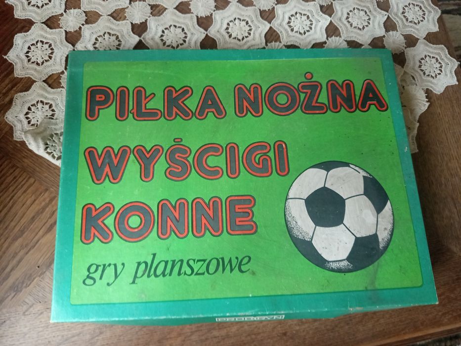 Gra z PRL-u orginalna piłka nożna i wyścigi konne