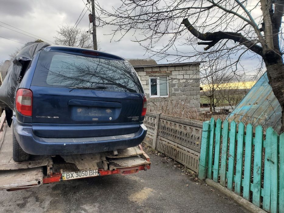 Двері  і іше Chrysler Voyager 03r