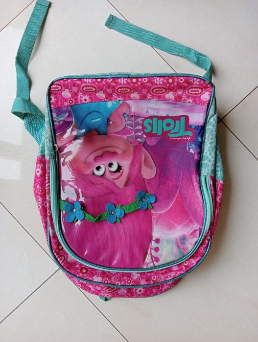 Mochila doutora brinquedos e trolls