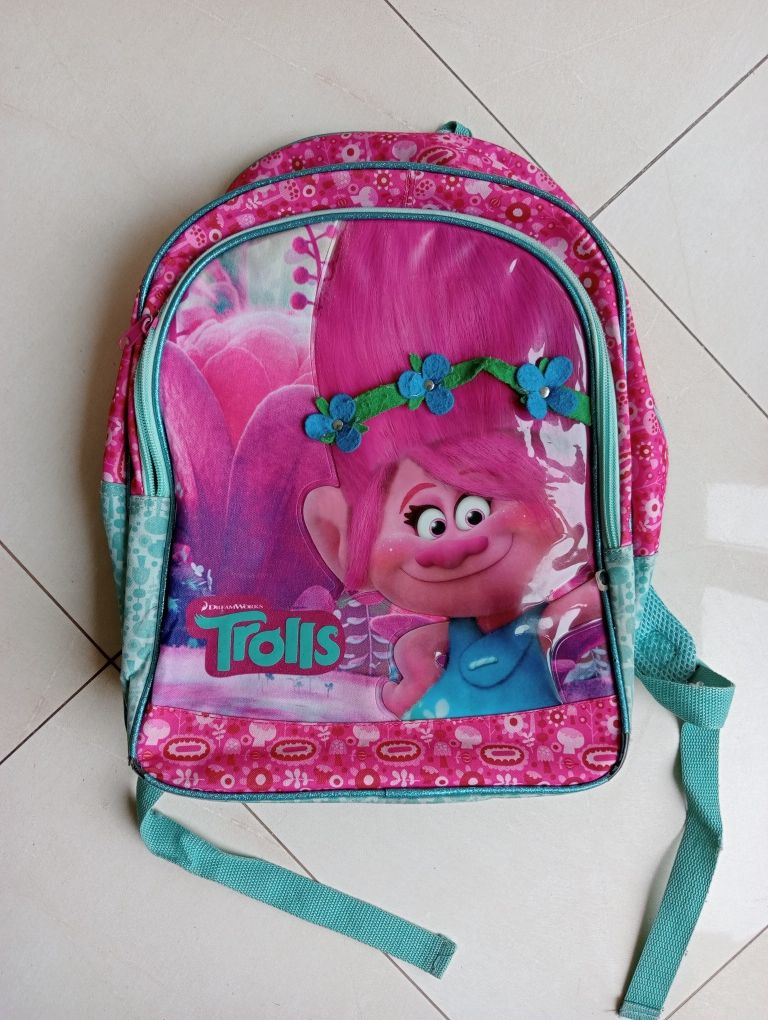 Mochila doutora brinquedos e trolls