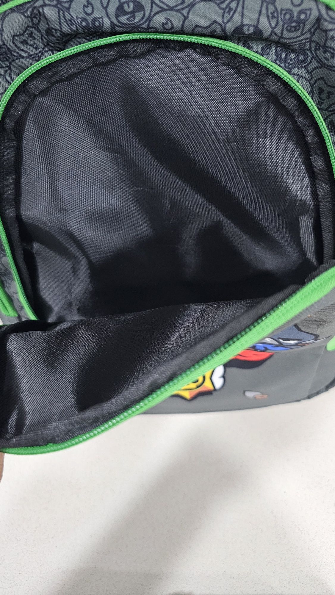 Vendo mochila com estonjo novo