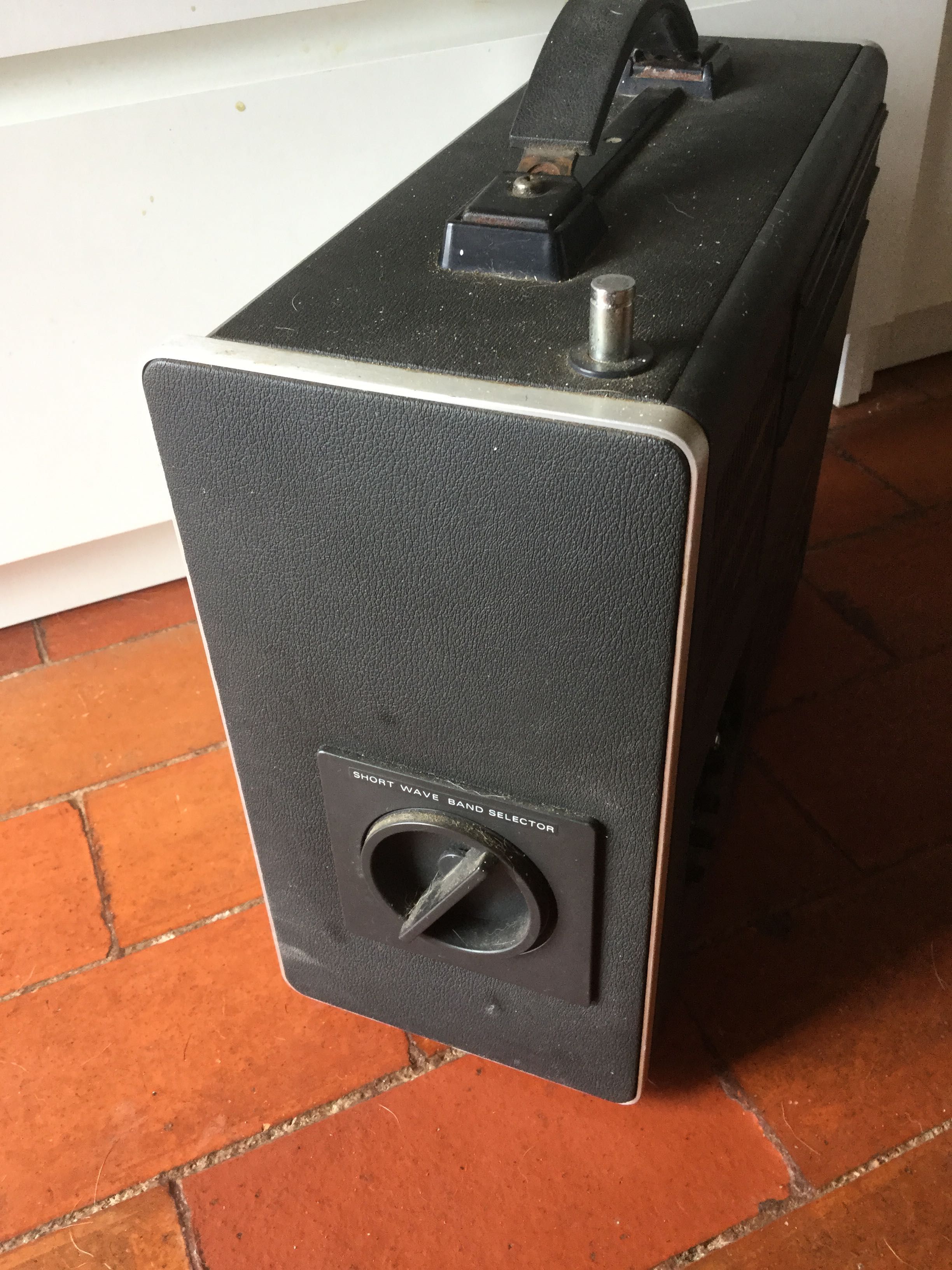 Rádio Sony CRF-150 FM-AM Solid State 13 Band (70s)