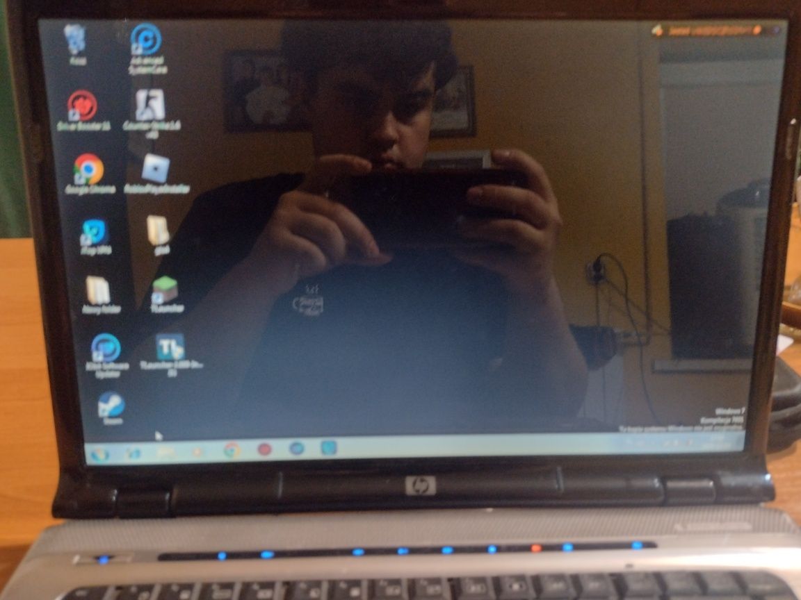 Sprzedam laptopa widocznego na zdjęciu