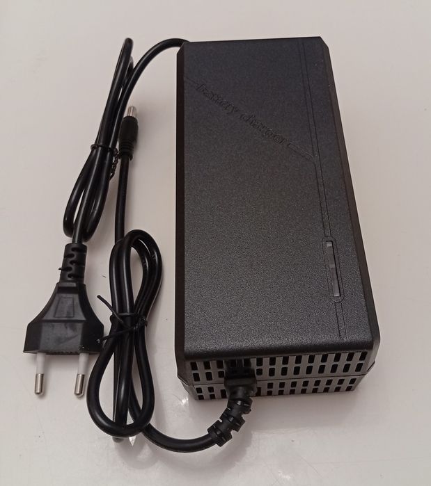 Szybka ładowarka KuKirin G4 67,2v 3A