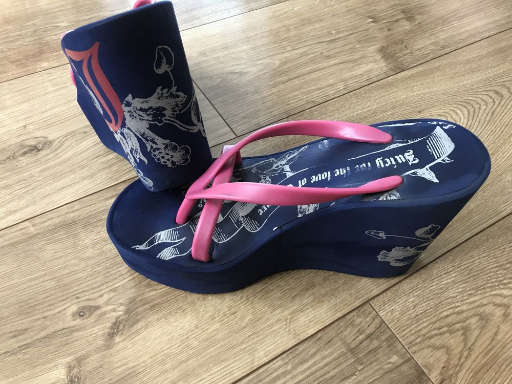 Шлепки на танкетке Juicy Couture