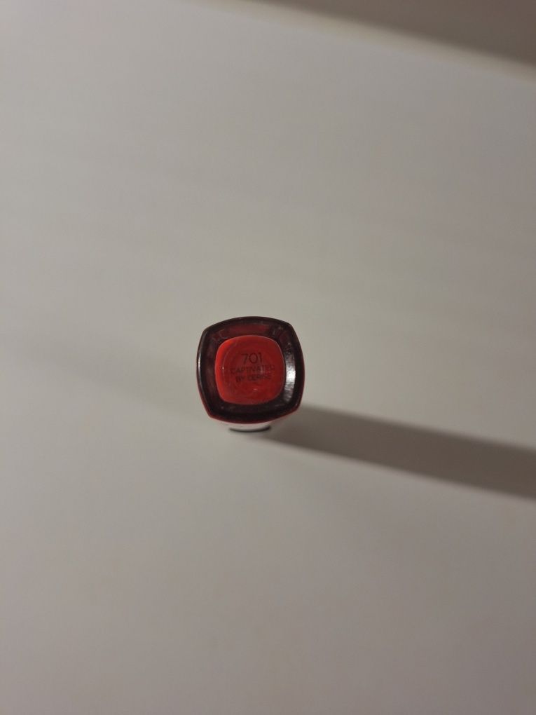 L’Oréal Paris Infallible 24H pomadka błyszczyk 2w1
długotrwała pomadka