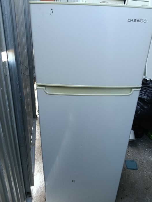 Frigorífico Daewoo em bom estado de utilização. Perfeito para armazena