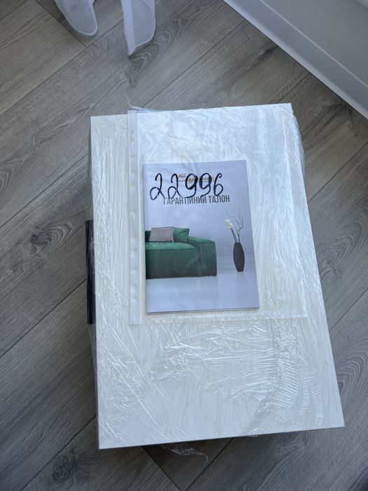 Тумбочка підвісна в кімнату