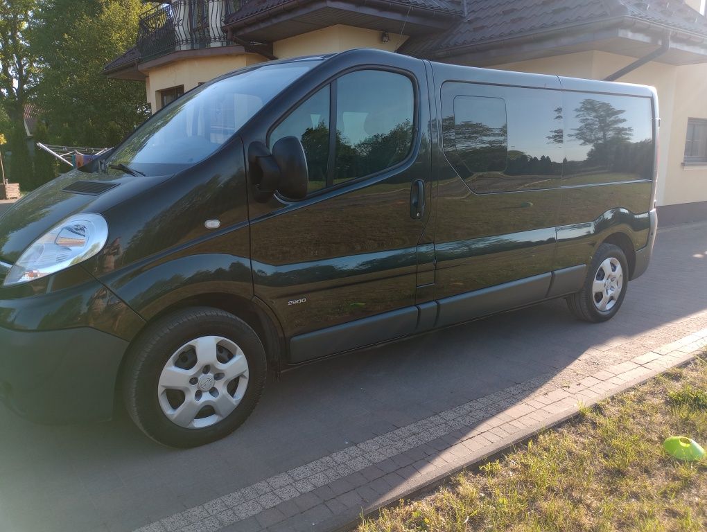 Opel Vivaro ląg 6 osobowy 13r