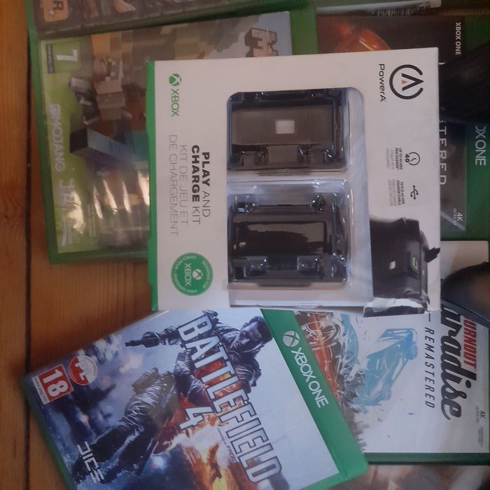 XBOX One X 1TB 4K+Kinect+2Pady+Zestaw Gier
