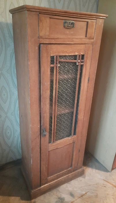 Продам  антикварні меблі