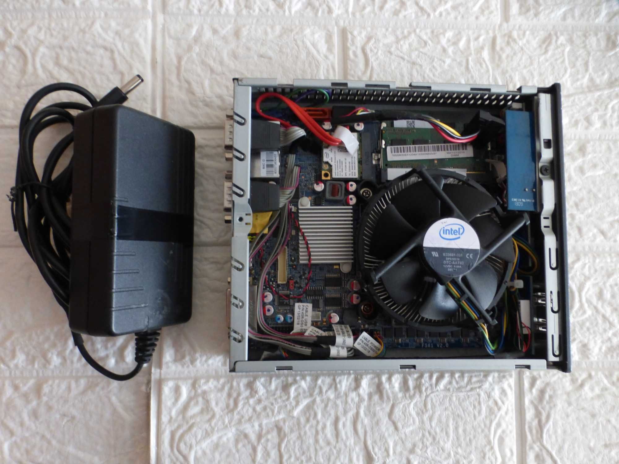материнская плата Міні пк terra shuttle fs61 на I3-3240 4гб DDR3