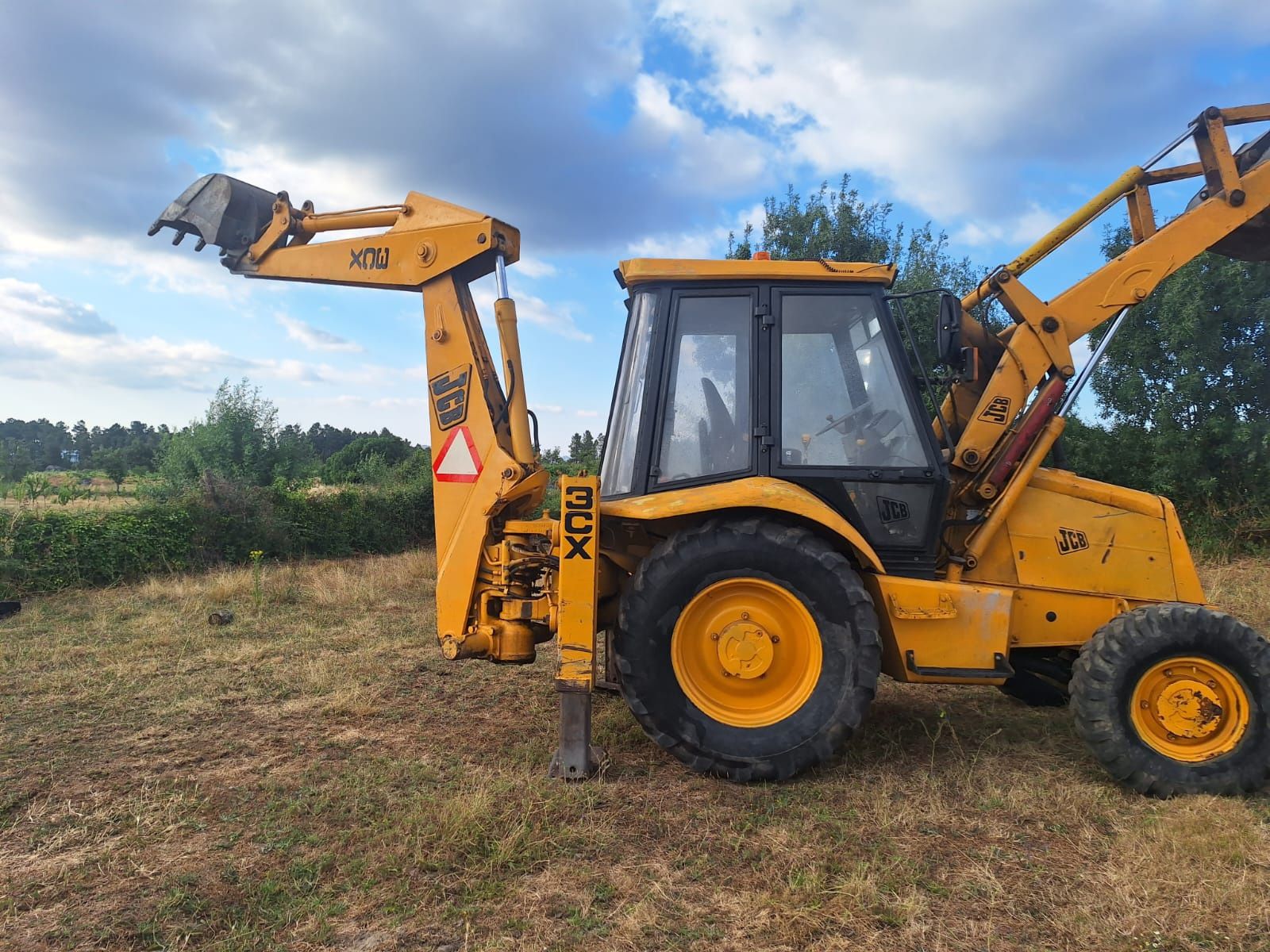Retrodescavadora jcb3cx co. Redutoras