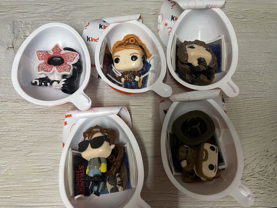 фігурки з кіндеру stranger things