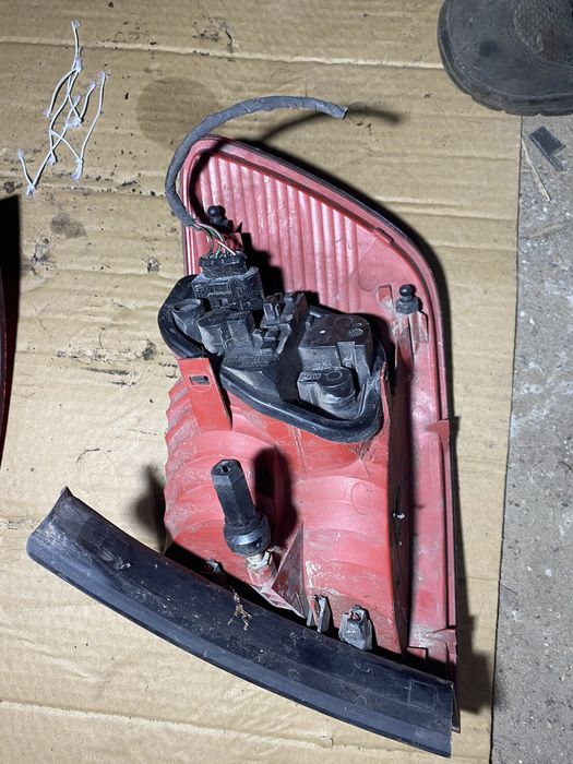 Lampa tył prawa lewa Audi A6 C6 kombi oryginał wkład