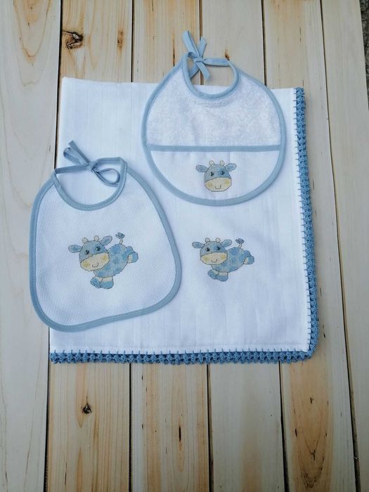 Conj. Fralda + babete(s) bebé - Bordado - Enxoval de bebé