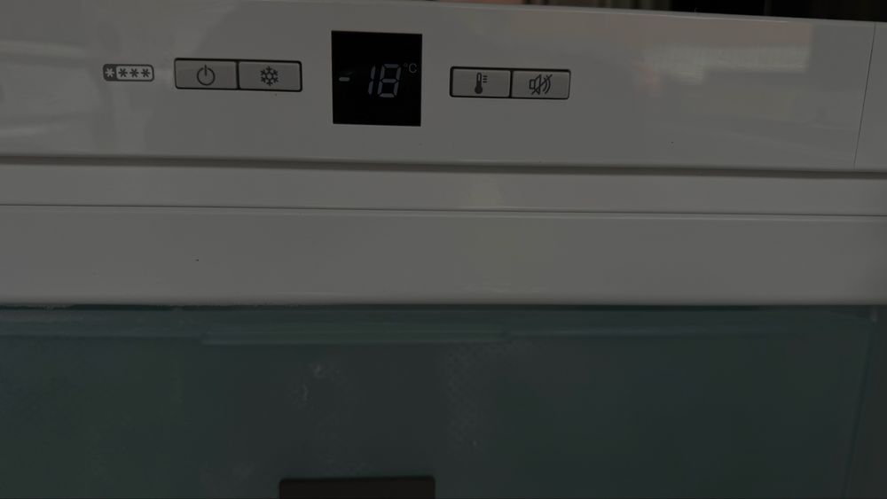 Arca Congeladora Vertical Encastrável Miele F 31202 Ui-1 ComfortFrost