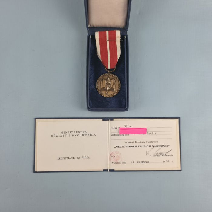 Medal Komisji Edukacji Narodowej + legitymacja