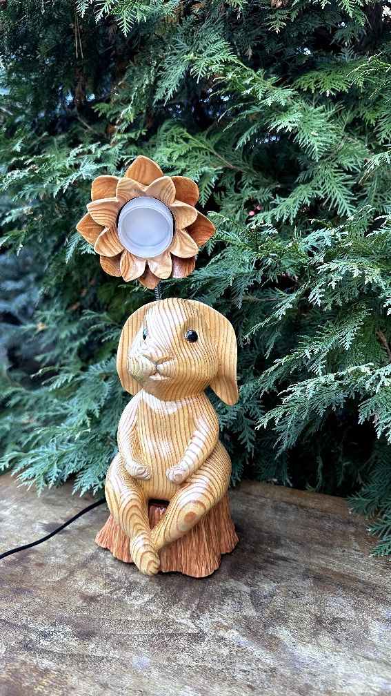 Lampa biurkowa ręcznie rzeźbiona