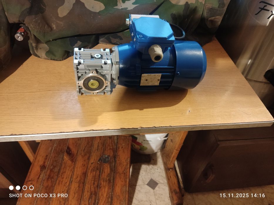 motoreduktor napęd do pieca 0 18 kw 2,5 obrota 230  v