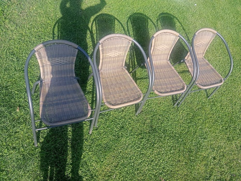 Krzesła ratanowe ogrodowe
