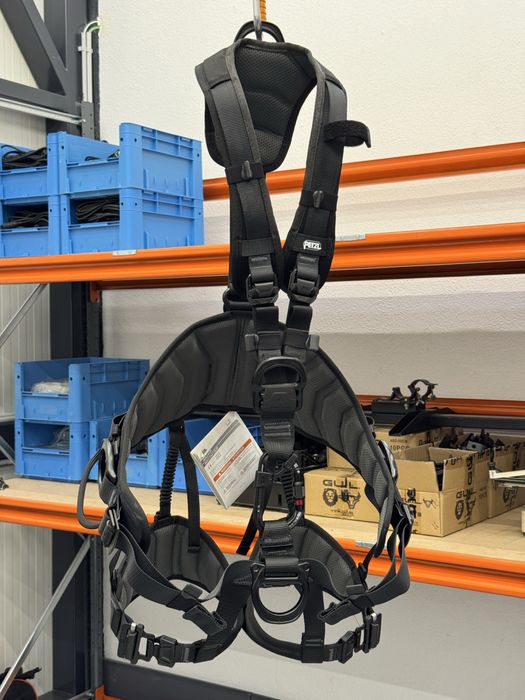 Petzl AVAO FAST black Europeu NOVO