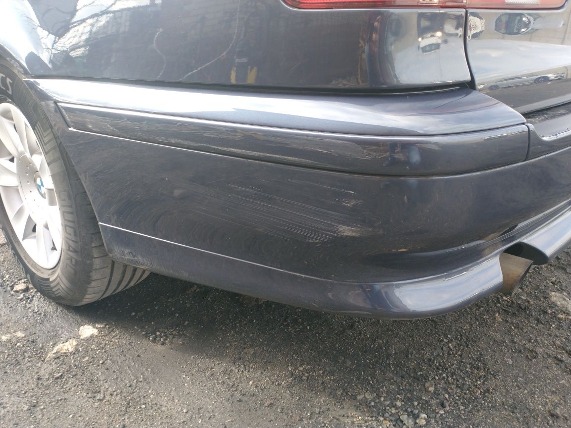 Zderzak tylny BMW E39 kombi toledoblau 482/5 kompletny z belką