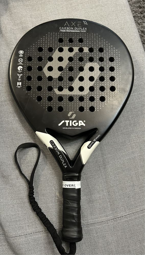 Stiga Axe Carbon padel