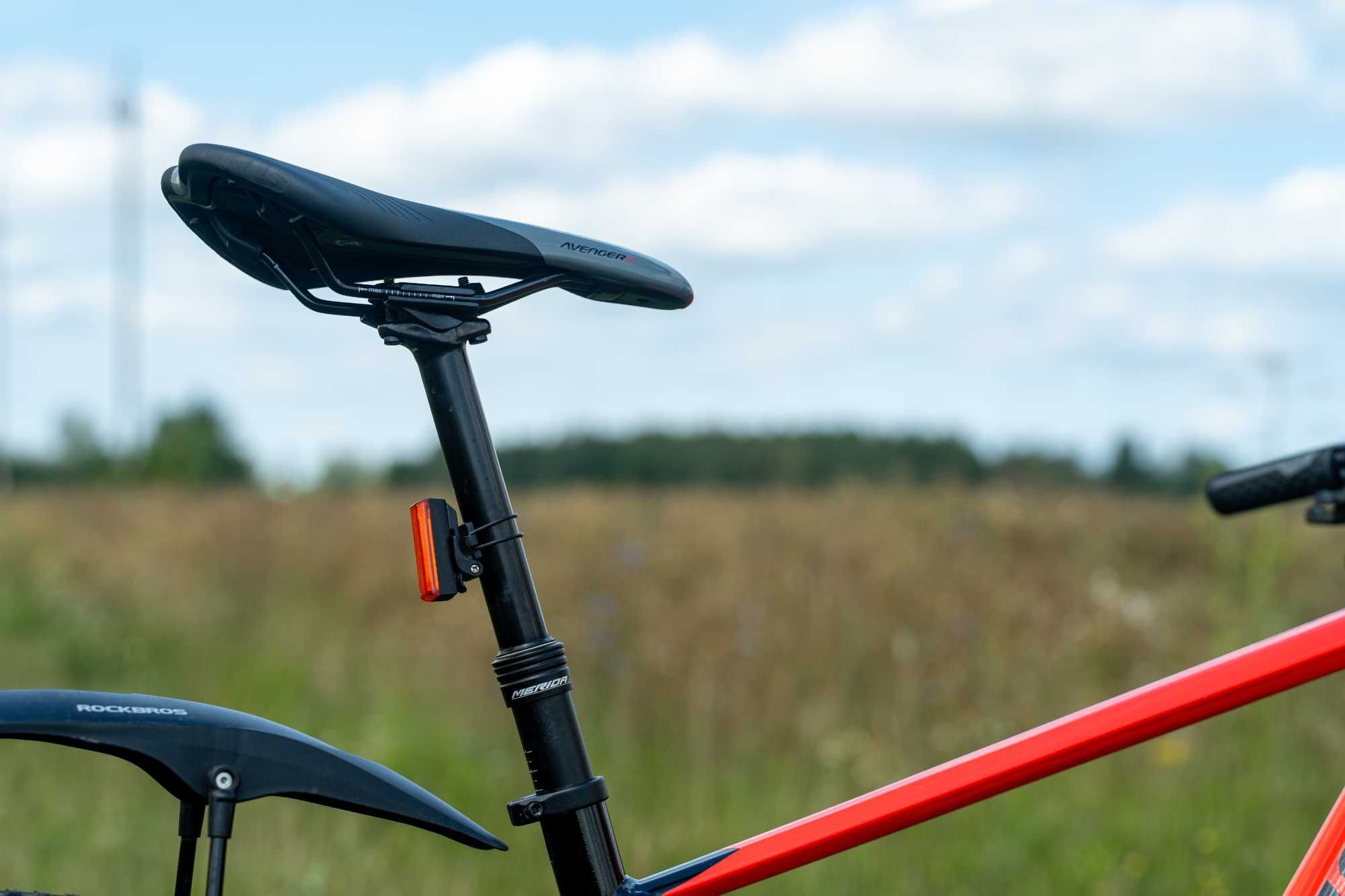 Rower MTB XC Kellys Gate 50 L z regulowaną sztycą i innymi dodatkami
