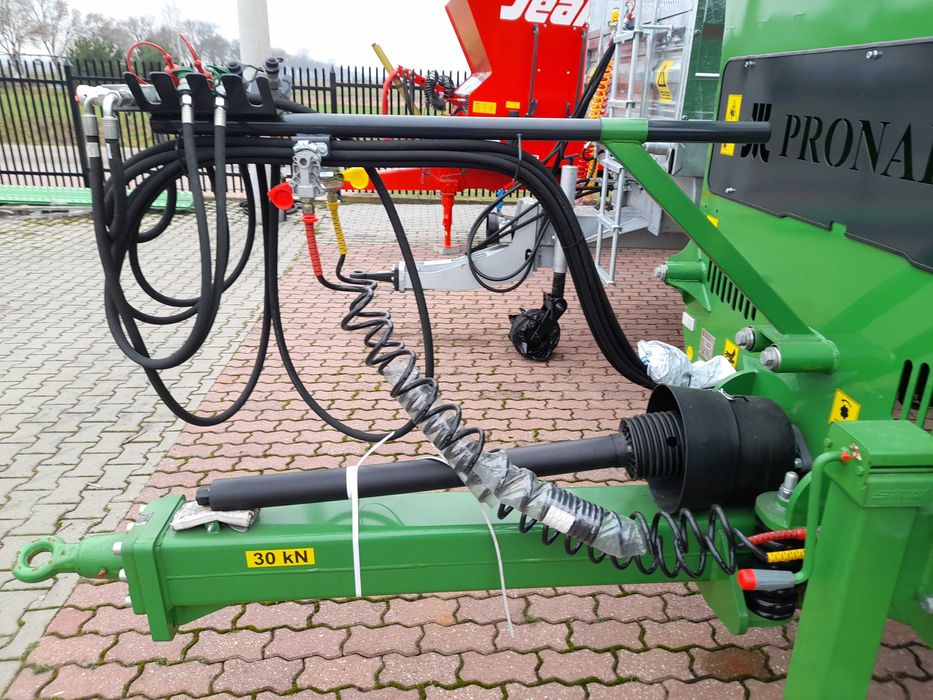 NV161/4 Pronar 12T rozrzutnik obornika Bogate Wyposażenie