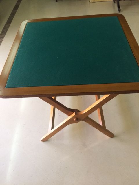 Vende-se mesa forrada