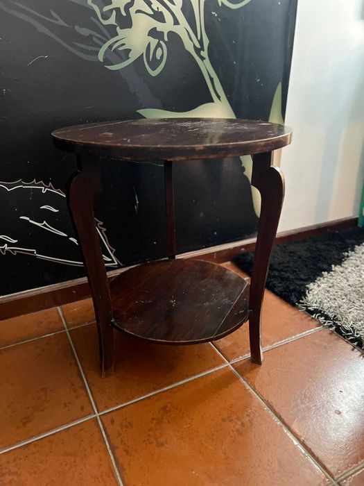 Mesa de apoio redonda em madeira maciça