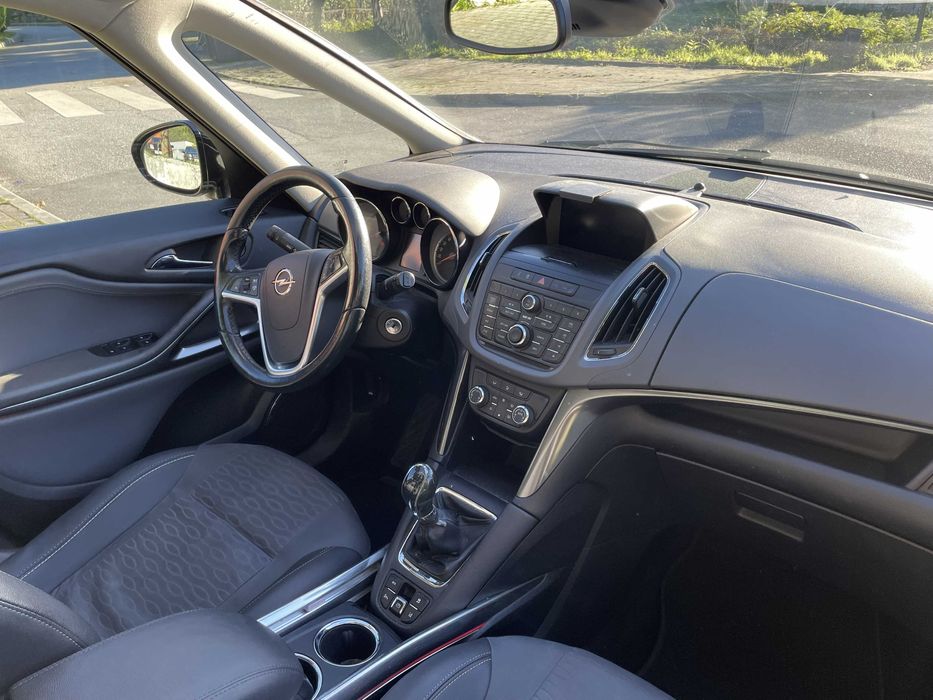 Opel Zafira Tourer – 140cv – GPL / Gasolina – 7 Lugares – Full Extras