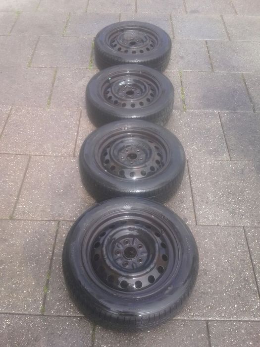 Toyota Auris I E15 2006-2012r. komplet felg stalowych 5x114,3 z oponami 205/55 R16
