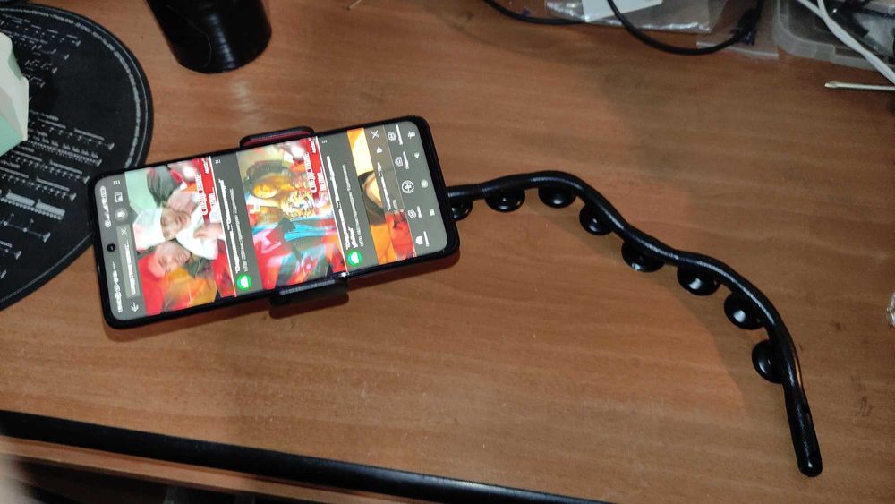 Крепление для смартфона "гусеница"