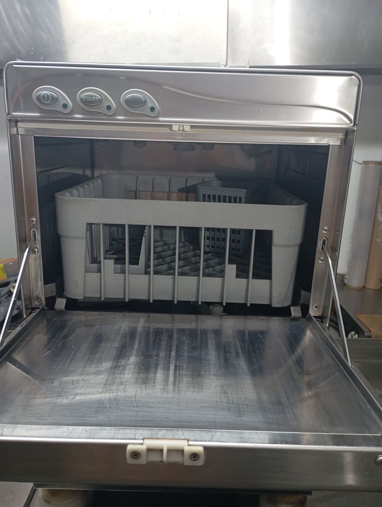 Máquina de loiça cafetaria