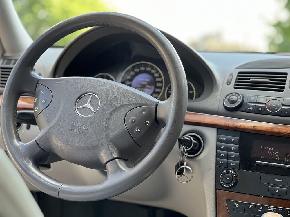 Mercedes-Benz e211