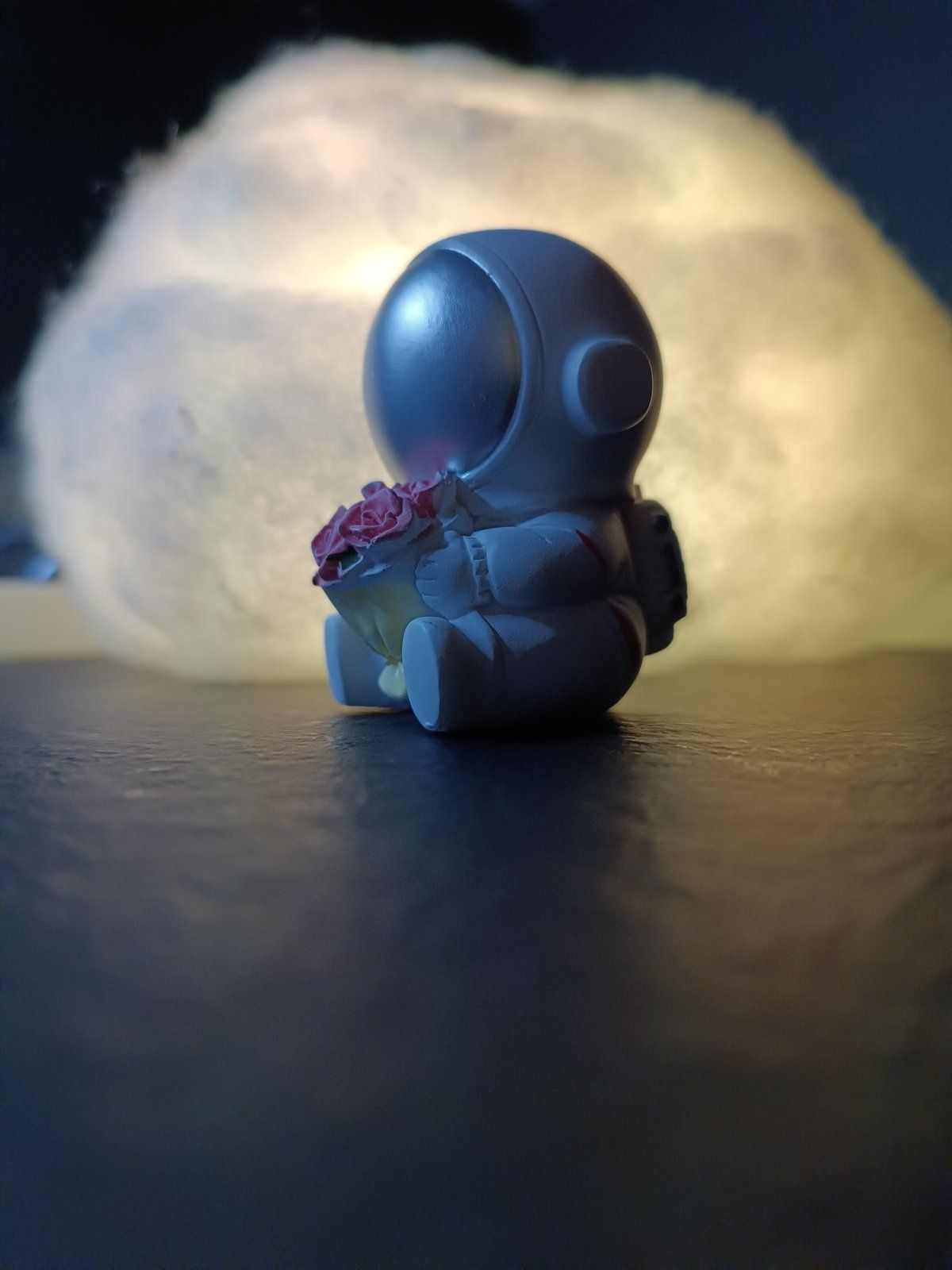Світильник Космонавт на хмарі