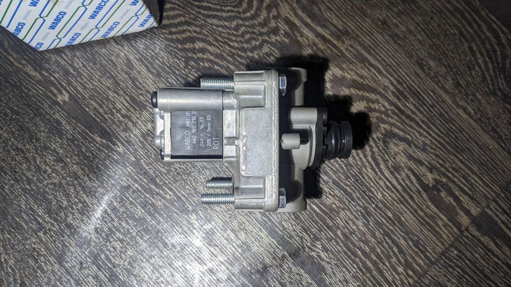 Ускорітельний кран WABCO