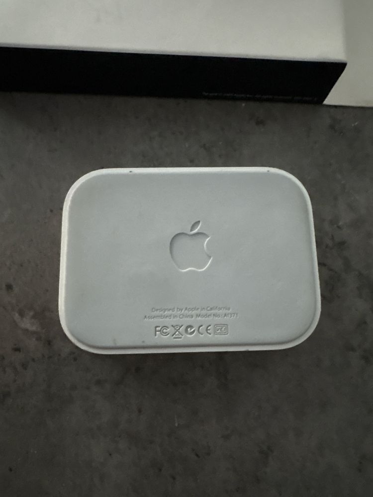 Universal Dock Apple