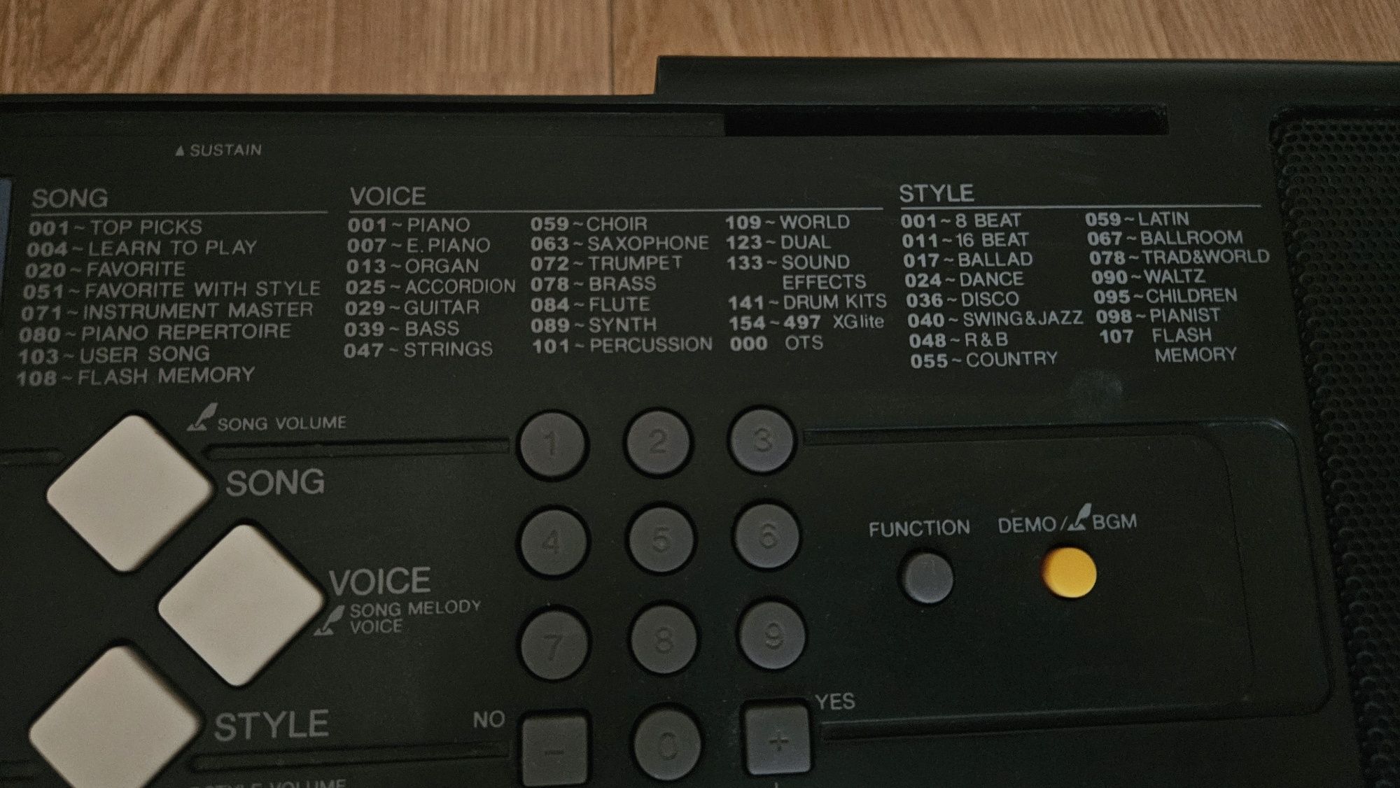 Yamaha PSR E 333 keyboard+ statyw I podstawka do nut