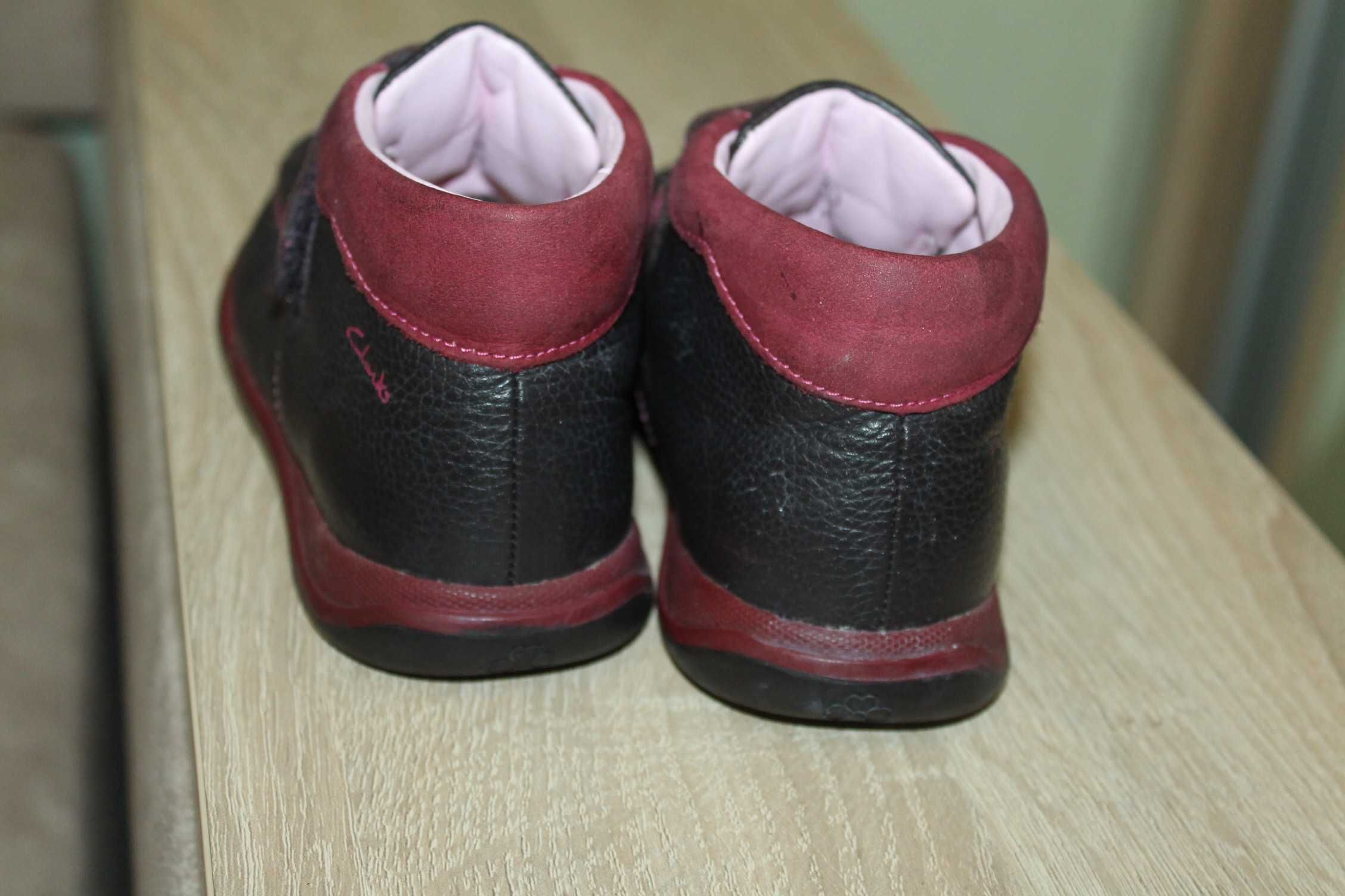 Кожаные туфли, полуботинки,мокасины на девочку Clarks.Размер 26.