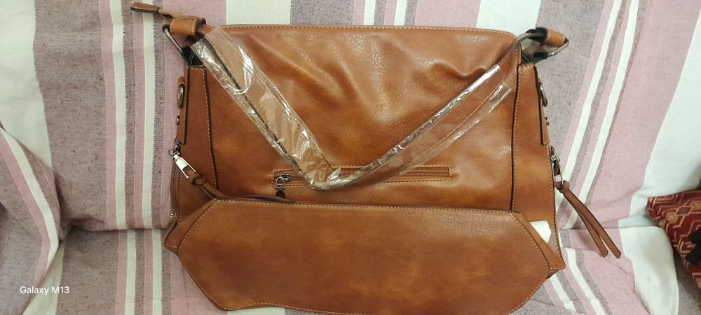 Mala de senhora castanha