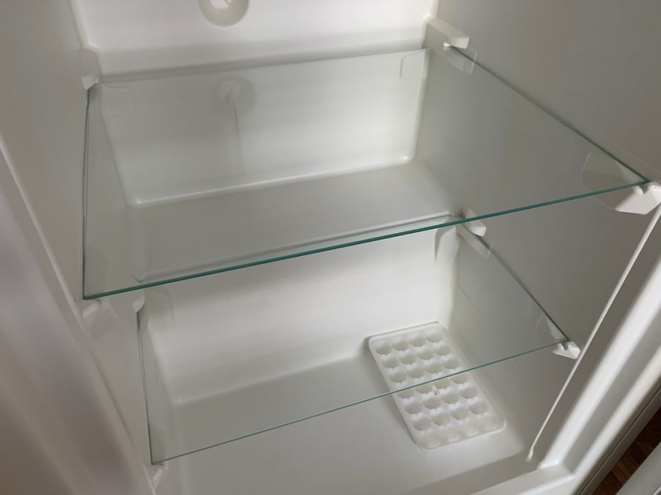 Полочки для морозильной камеры холодильника Liebherr Blue Line.