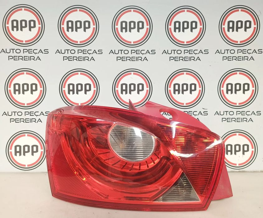 Farolins traseiros esquerdo e direito SEAT Ibiza 6J de 5 portas de 2011, unidade .