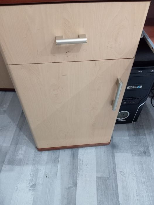 Sprzedam biurko pod komputer