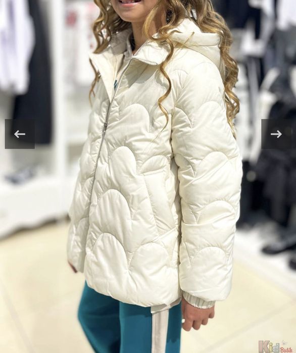 Куртка осіння  білого кольору 152 розмір