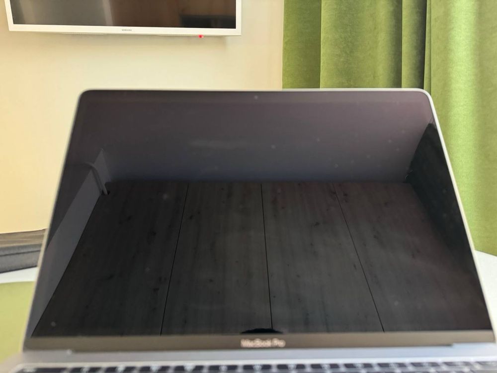 Продам Macbook pro 13 A1708 8/128