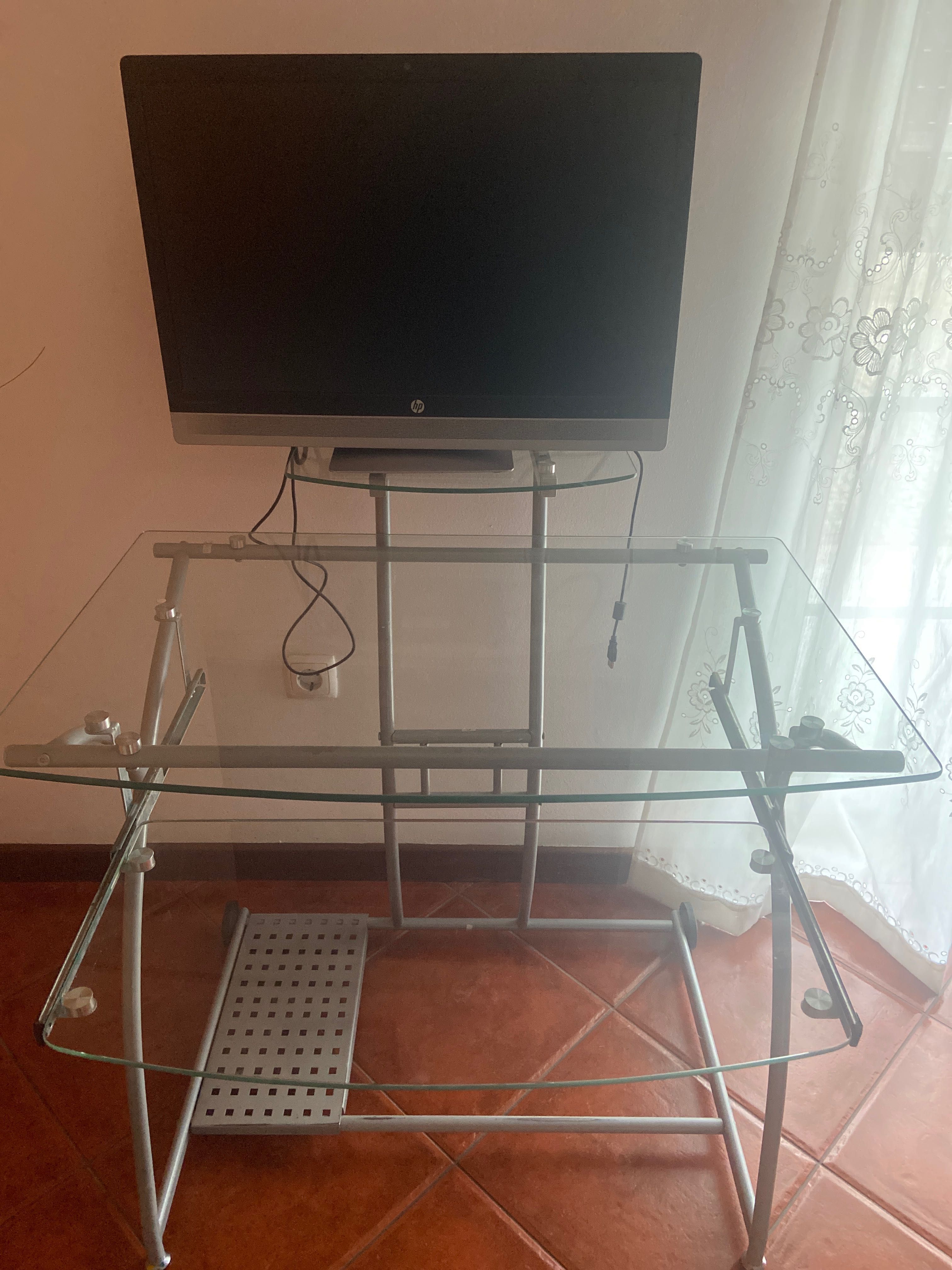 Mesa de secretária em vidro.